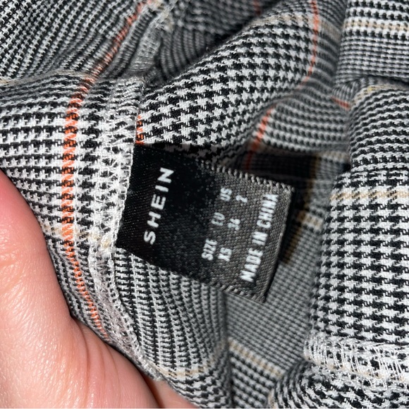 Fold Pleated Plaid Print Shorts - Picture 2 of 3